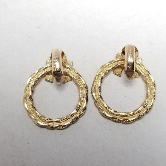 Vintage Avon Bow Wreath Gold Tone Clip On Earrings, Spiral Design, Estate - Picture 3 of 6